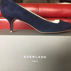 Navy low heel pump